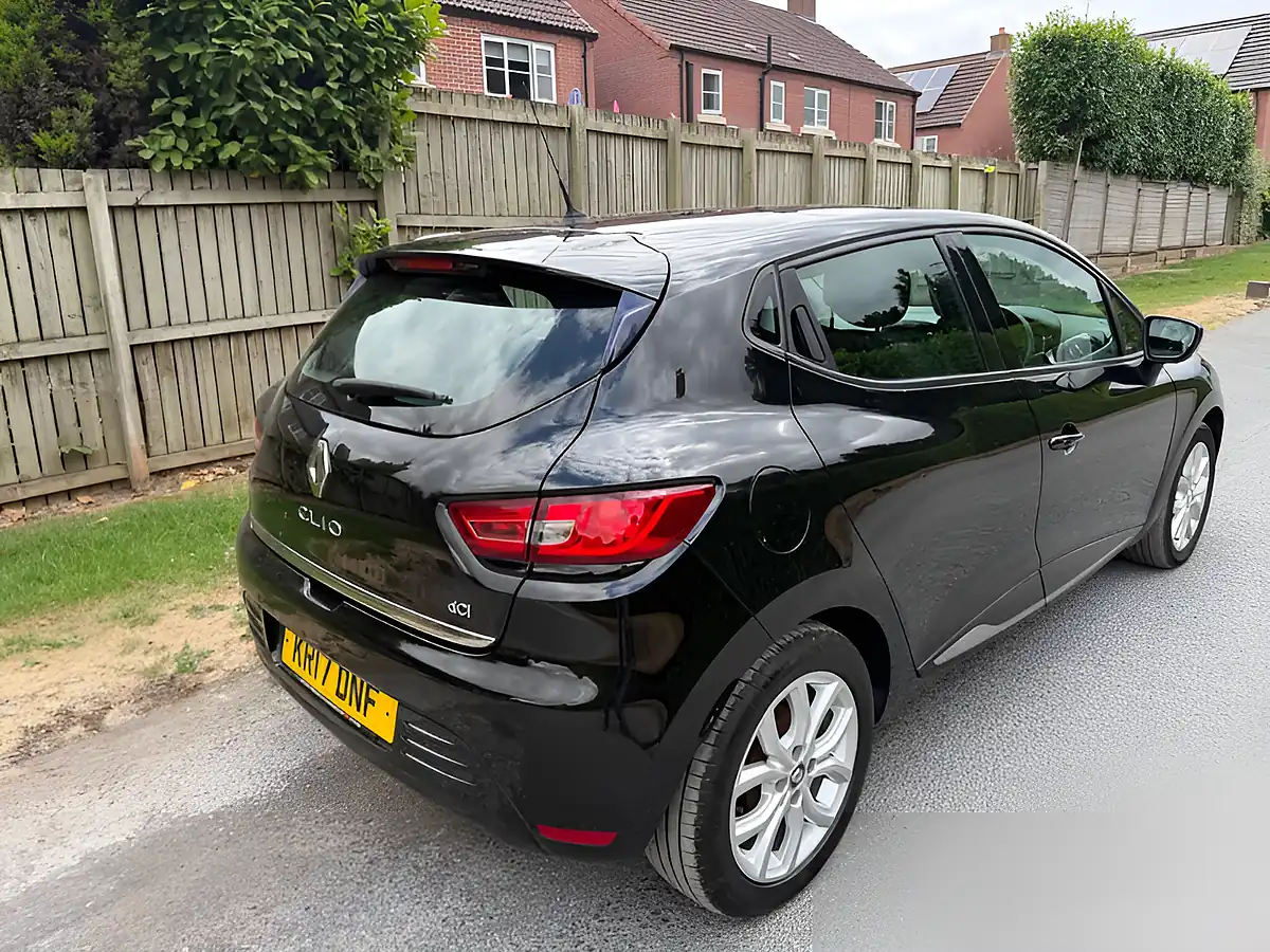 Used 2017 Renault Clio Dynamique Nav Noir - Interior and Exterior details 5