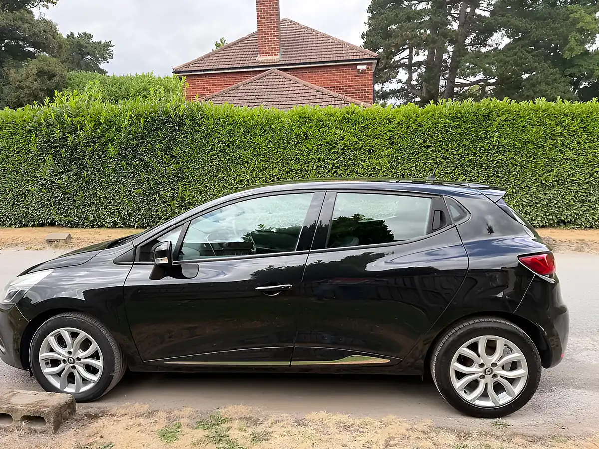 Used 2017 Renault Clio Dynamique Nav Noir - Interior and Exterior details 8