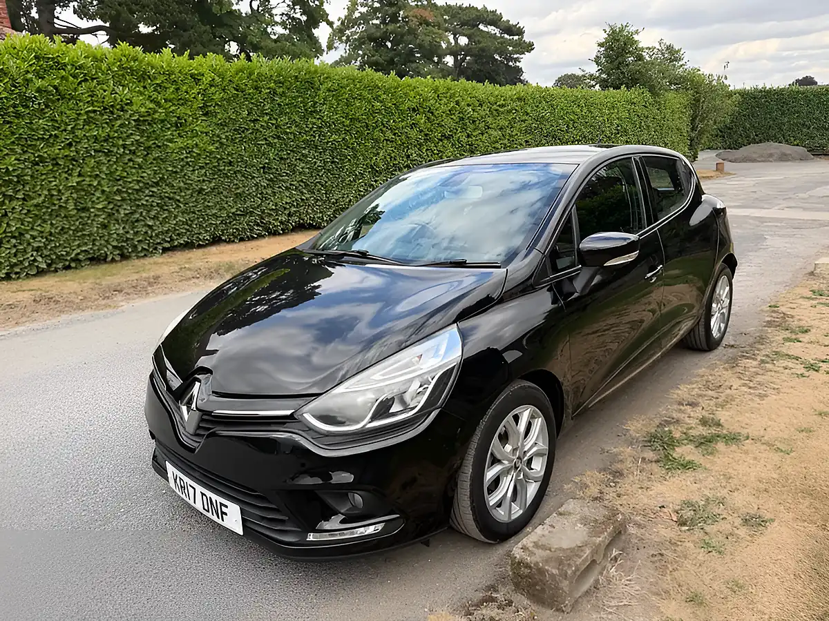 Used 2017 Renault Clio Dynamique Nav Noir - Interior and Exterior details 9