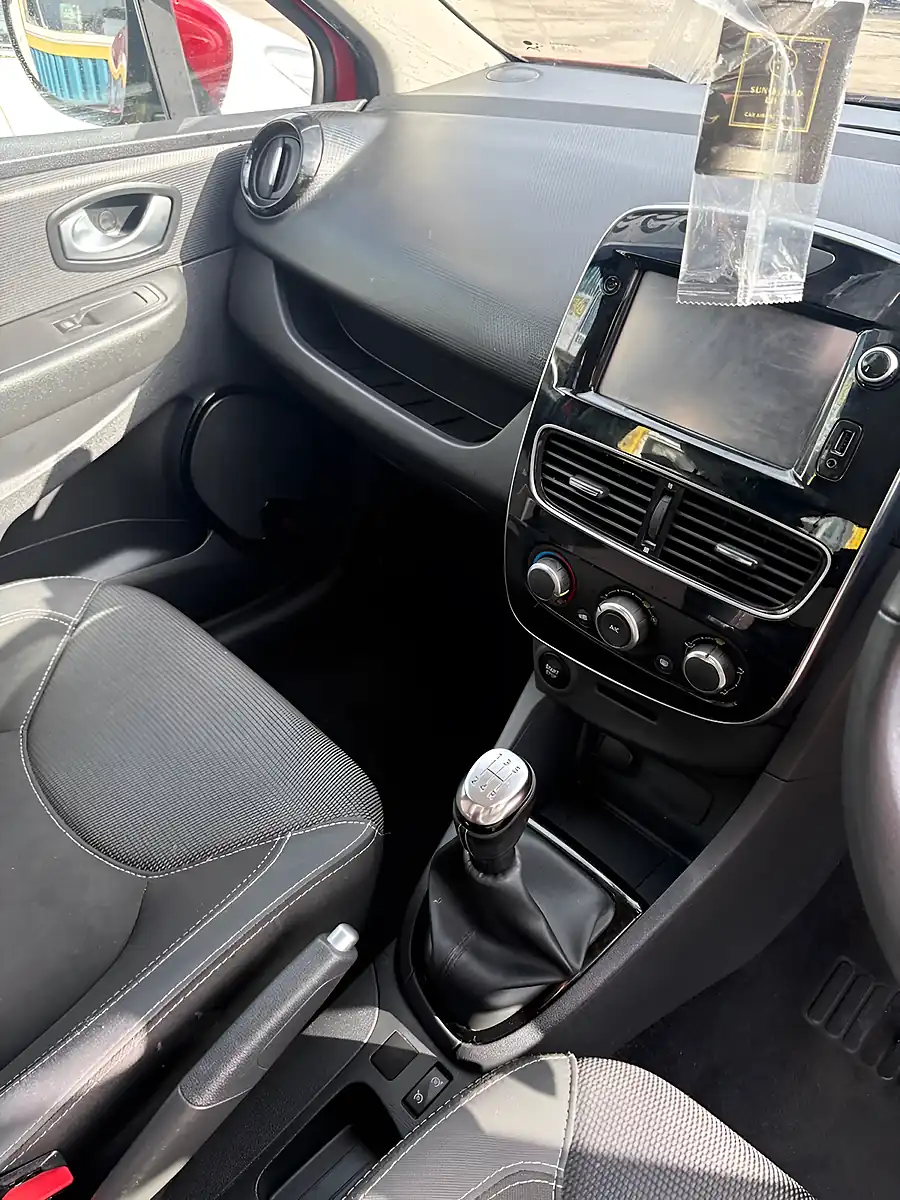 Used 2017 Renault Clio Dynamique Nav Red - Interior and Exterior details 10