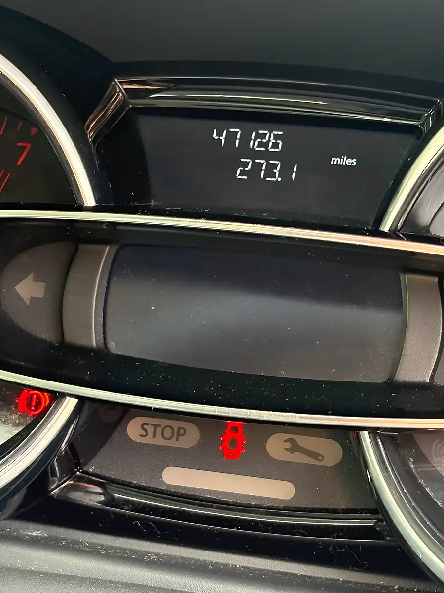 Used 2017 Renault Clio Dynamique Nav Red - Interior and Exterior details 11