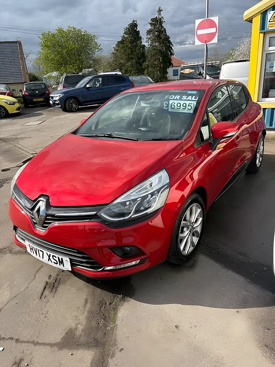Used 2017 Renault Clio Dynamique Nav Red - Interior and Exterior details 2