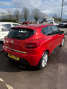 Used 2017 Renault Clio Dynamique Nav Red - Interior and Exterior details 4