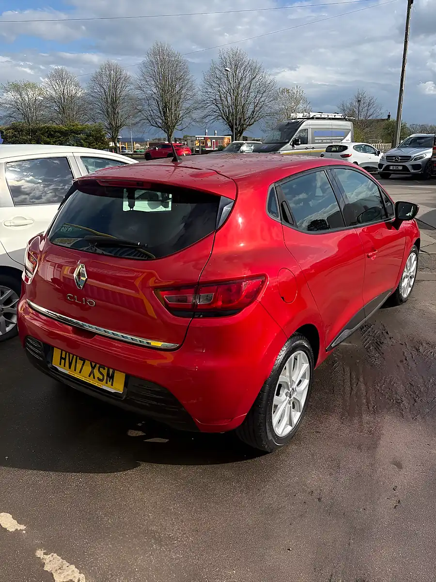 Used 2017 Renault Clio Dynamique Nav Red - Interior and Exterior details 4