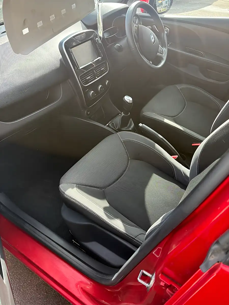 Used 2017 Renault Clio Dynamique Nav Red - Interior and Exterior details 5