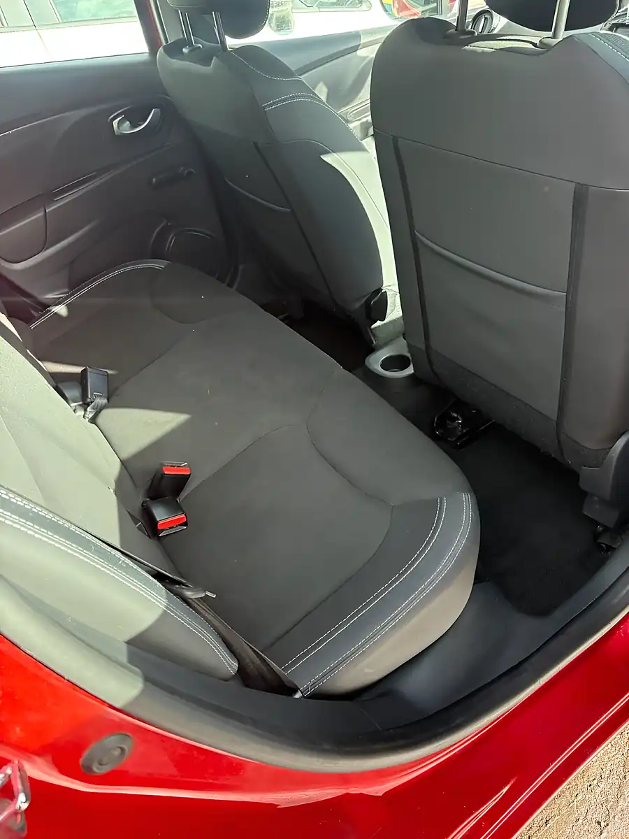 Used 2017 Renault Clio Dynamique Nav Red - Interior and Exterior details 8