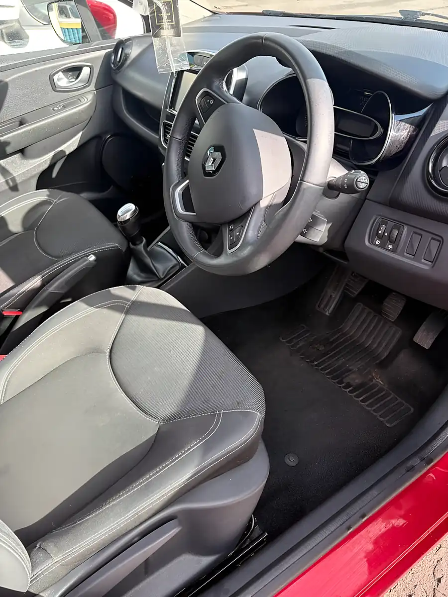 Used 2017 Renault Clio Dynamique Nav Red - Interior and Exterior details 9
