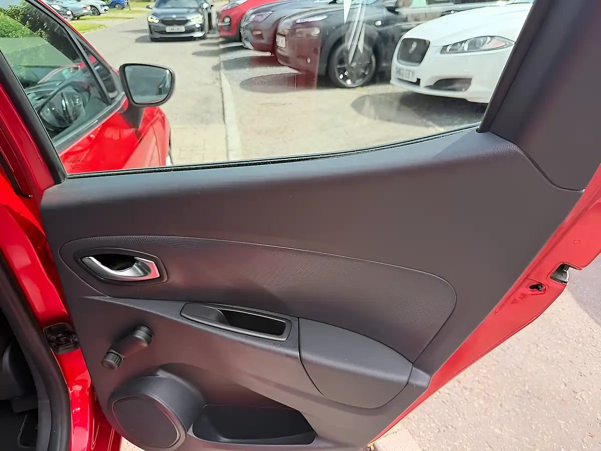 Used 2017 Renault Clio Dynamique Nav Red - Interior and Exterior details 15