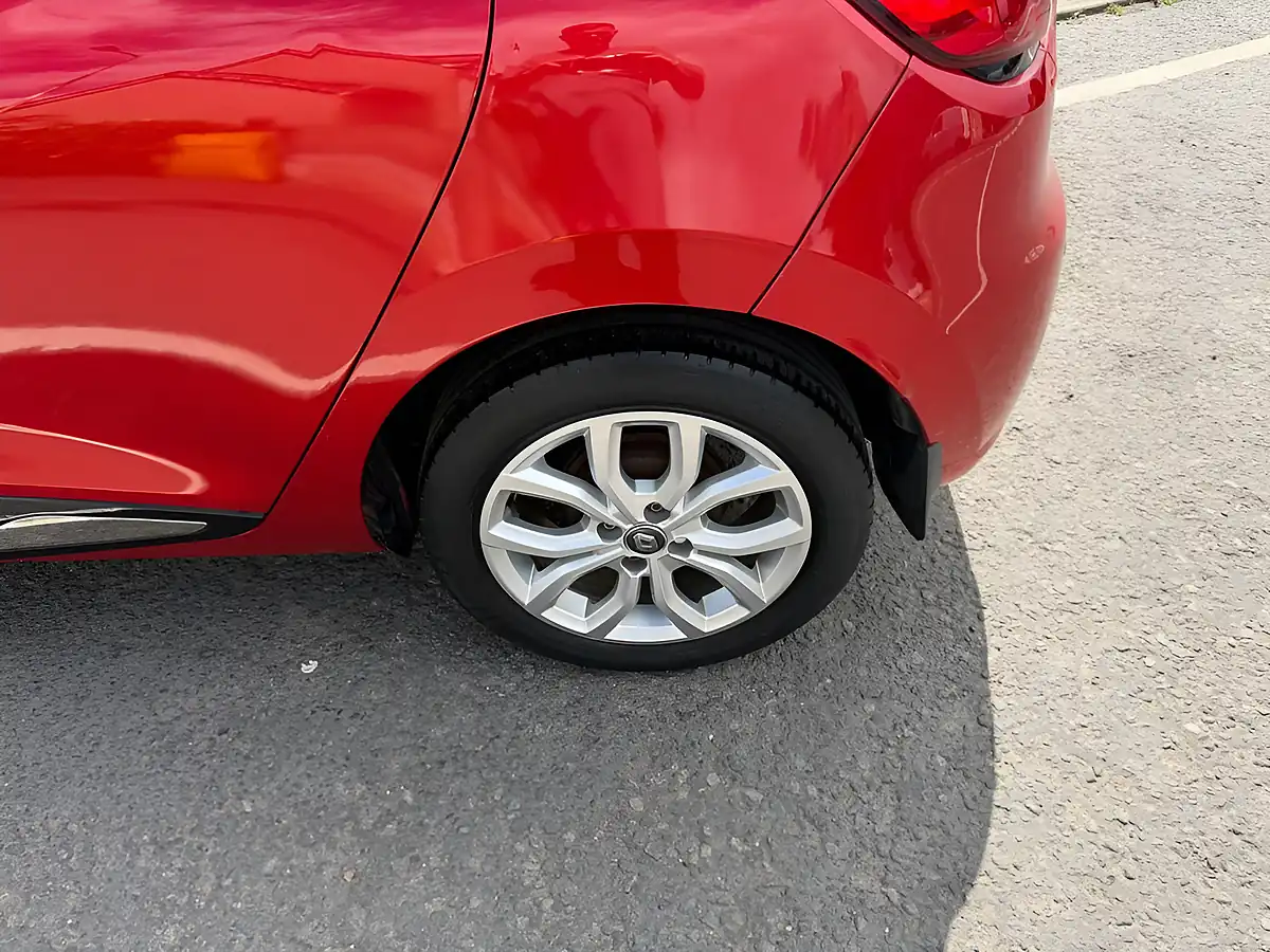 Used 2017 Renault Clio Dynamique Nav Red - Interior and Exterior details 20