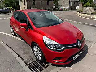 Used 2017 Renault Clio Dynamique Nav Red - Interior and Exterior details 4
