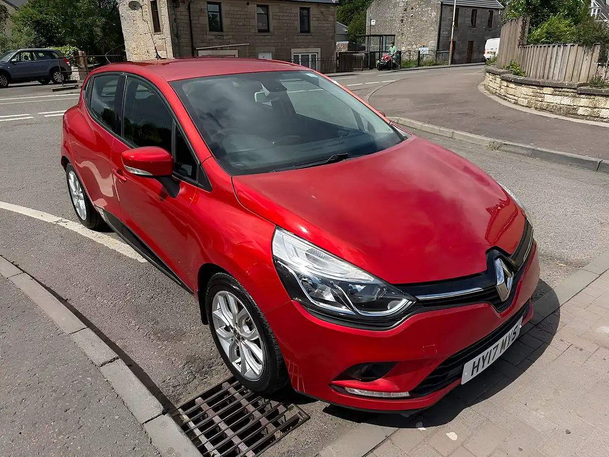 Used 2017 Renault Clio Dynamique Nav Red - Interior and Exterior details 4