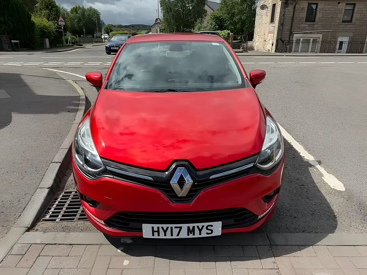 Used 2017 Renault Clio Dynamique Nav Red - Interior and Exterior details 6