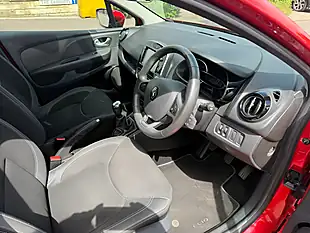 Used 2017 Renault Clio Dynamique Nav Red - Interior and Exterior details 8