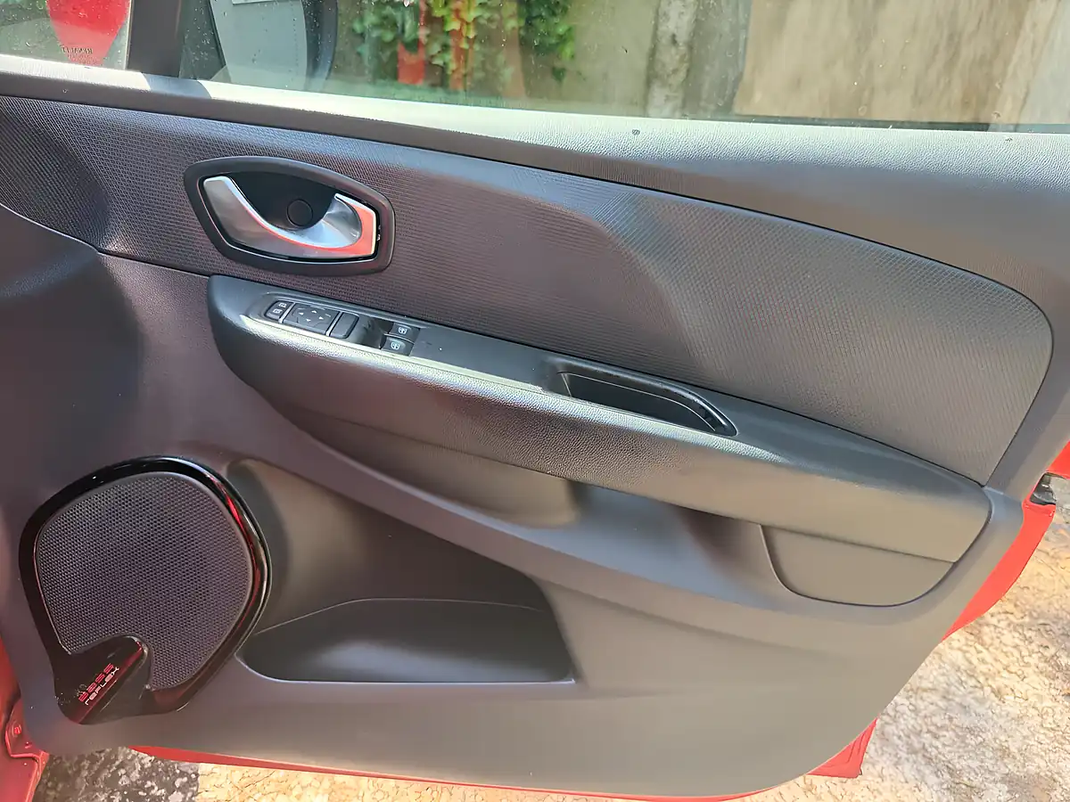 Used 2017 Renault Clio Dynamique Nav Red - Interior and Exterior details 15