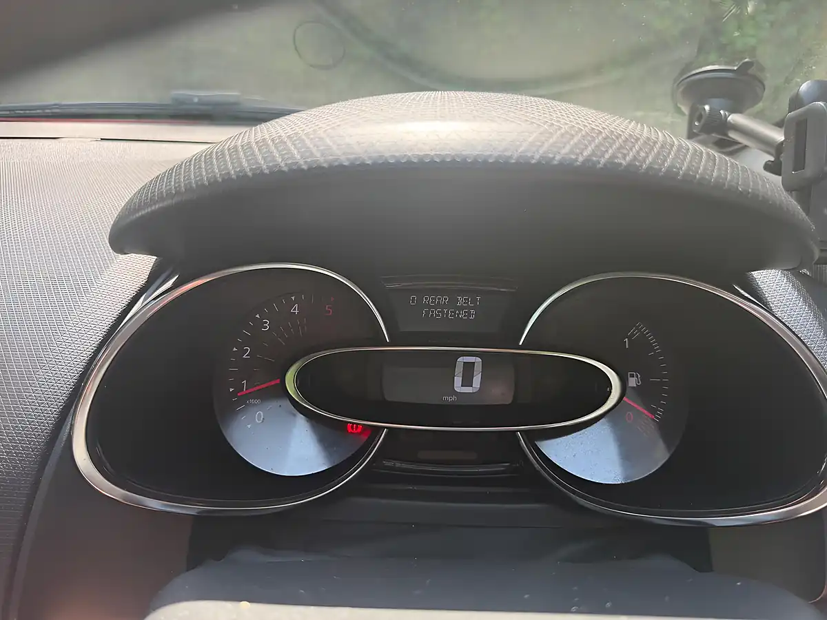 Used 2017 Renault Clio Dynamique Nav Red - Interior and Exterior details 16