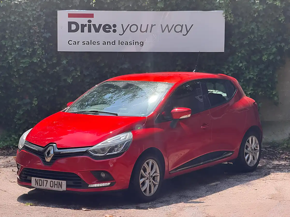 Used 2017 Renault Clio Dynamique Nav Red - Interior and Exterior details 3