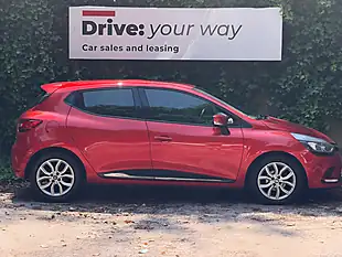 Used 2017 Renault Clio Dynamique Nav Red - Interior and Exterior details 5