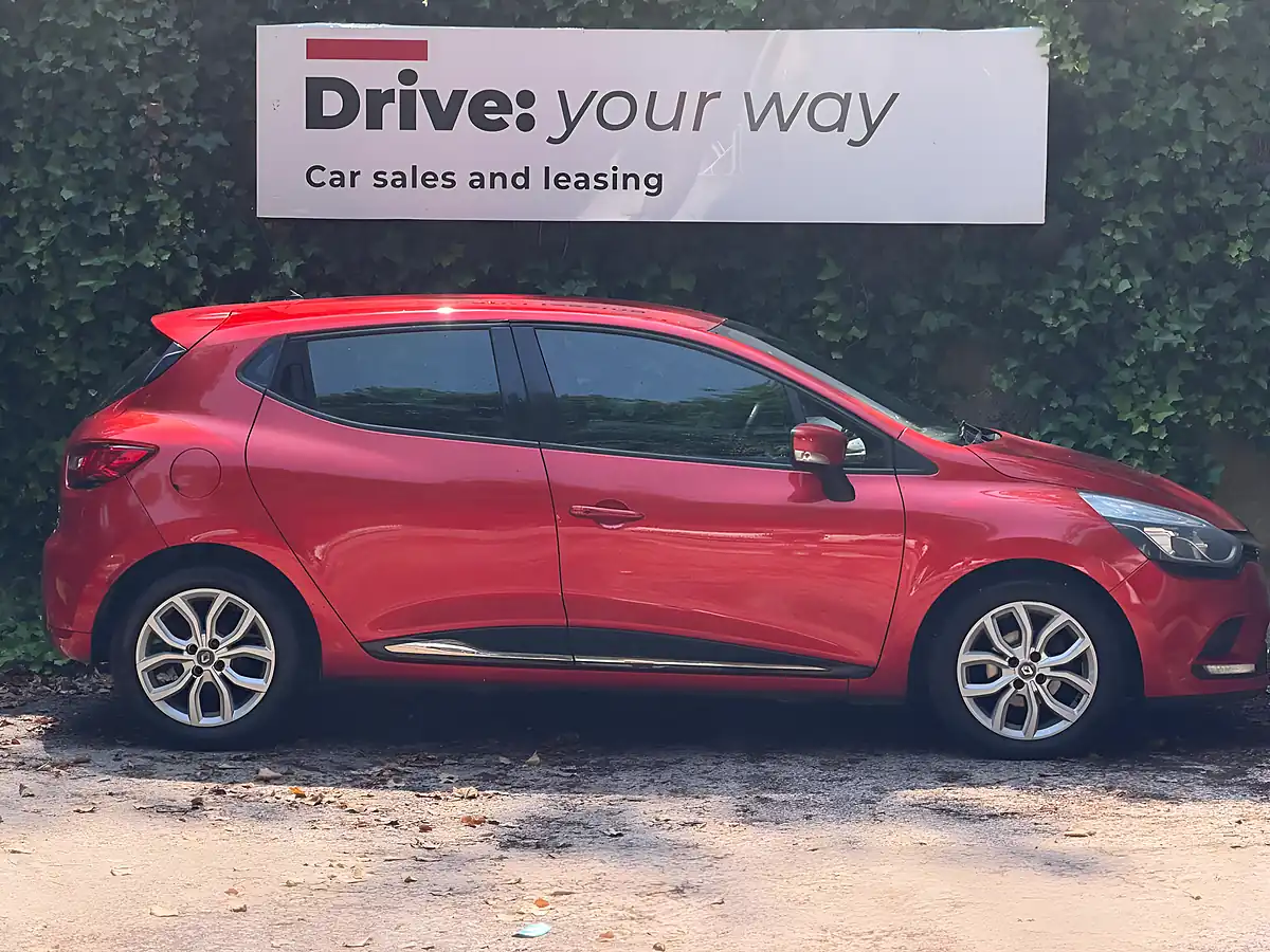 Used 2017 Renault Clio Dynamique Nav Red - Interior and Exterior details 5