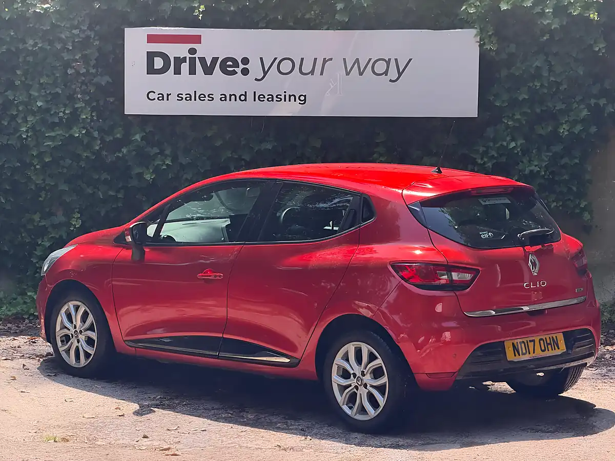 Used 2017 Renault Clio Dynamique Nav Red - Interior and Exterior details 6