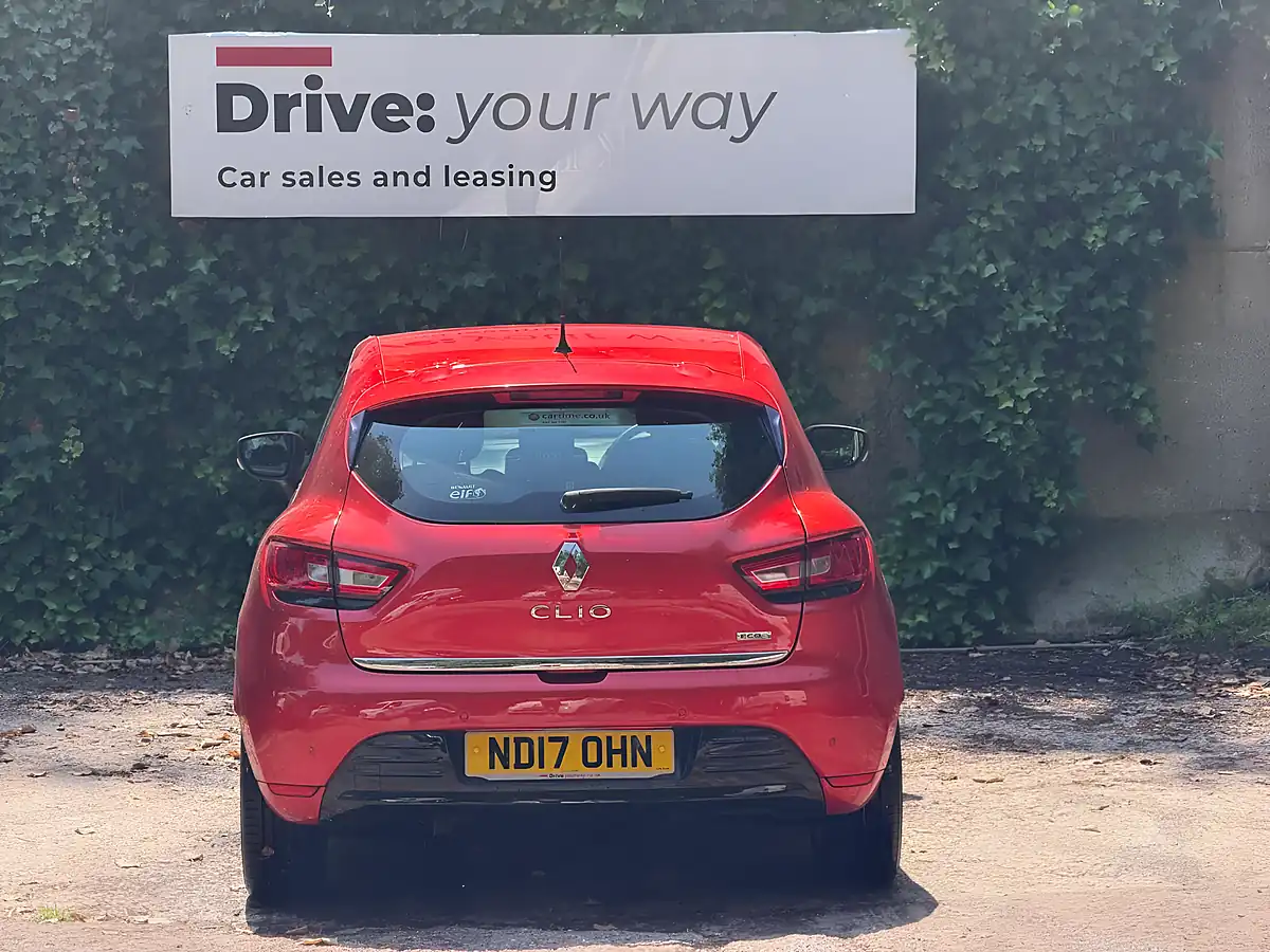 Used 2017 Renault Clio Dynamique Nav Red - Interior and Exterior details 8