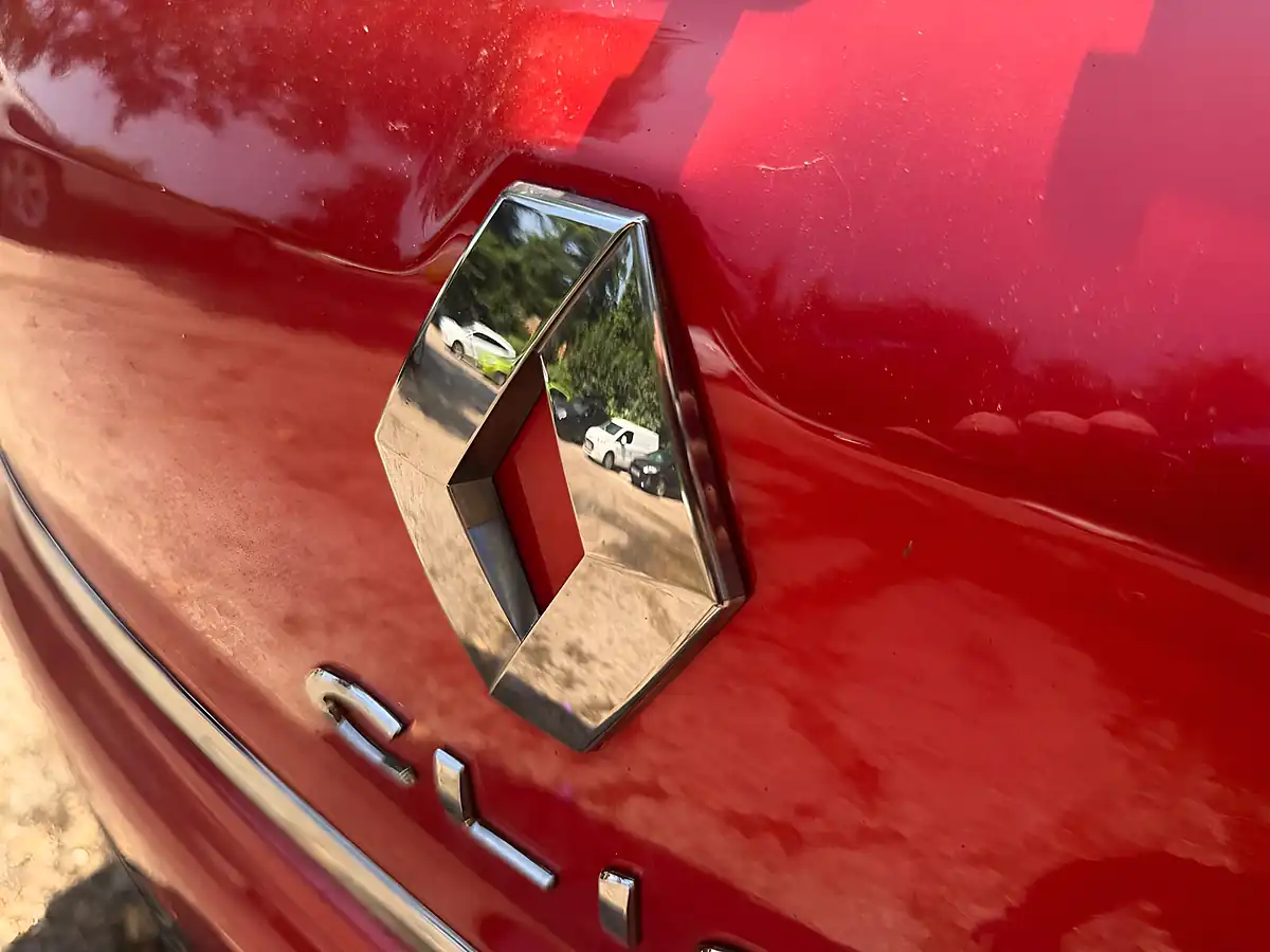 Used 2017 Renault Clio Dynamique Nav Red - Interior and Exterior details 9