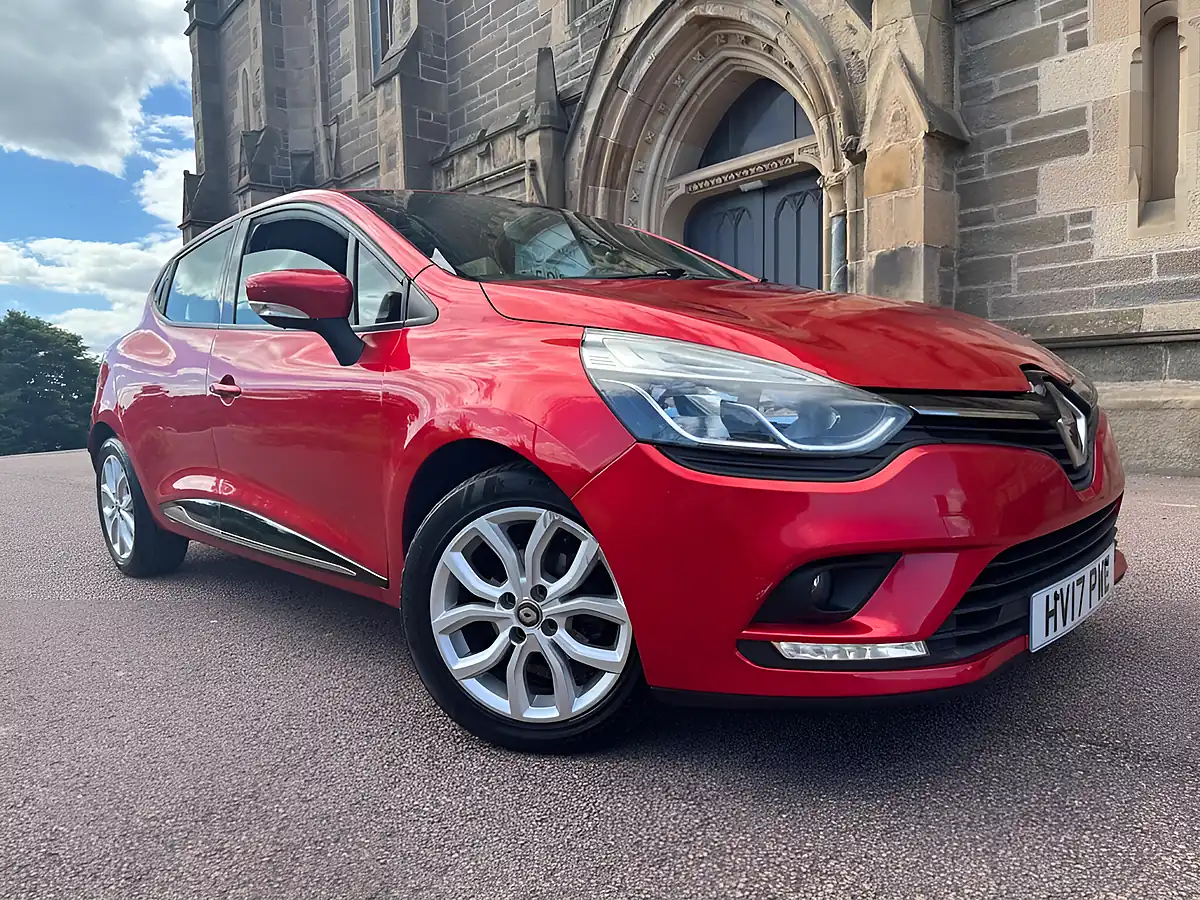 Used 2017 Renault Clio Dynamique Nav Red - Front View