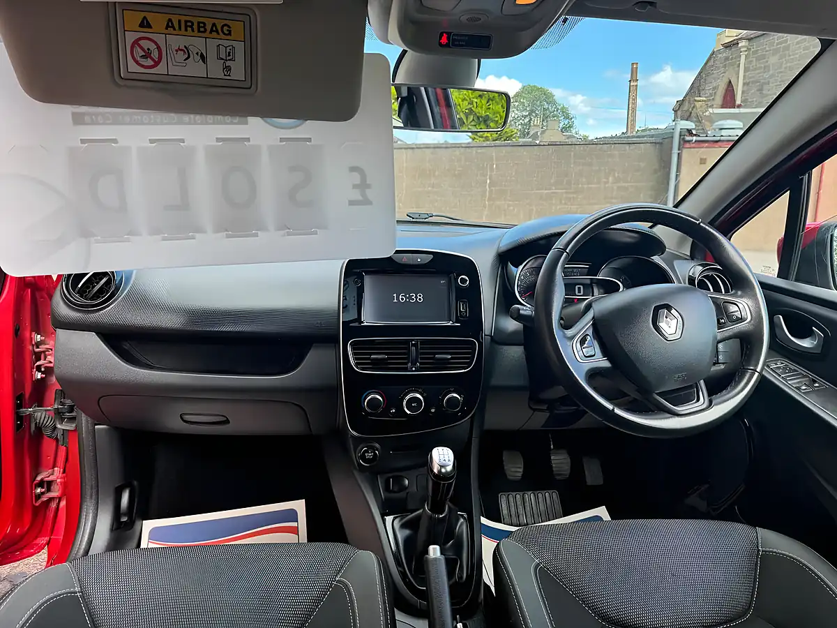 Used 2017 Renault Clio Dynamique Nav Red - Interior and Exterior details 10