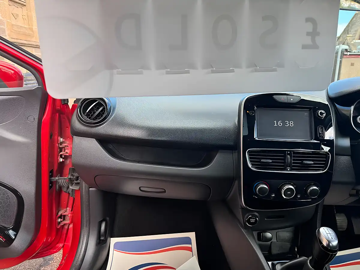 Used 2017 Renault Clio Dynamique Nav Red - Interior and Exterior details 11