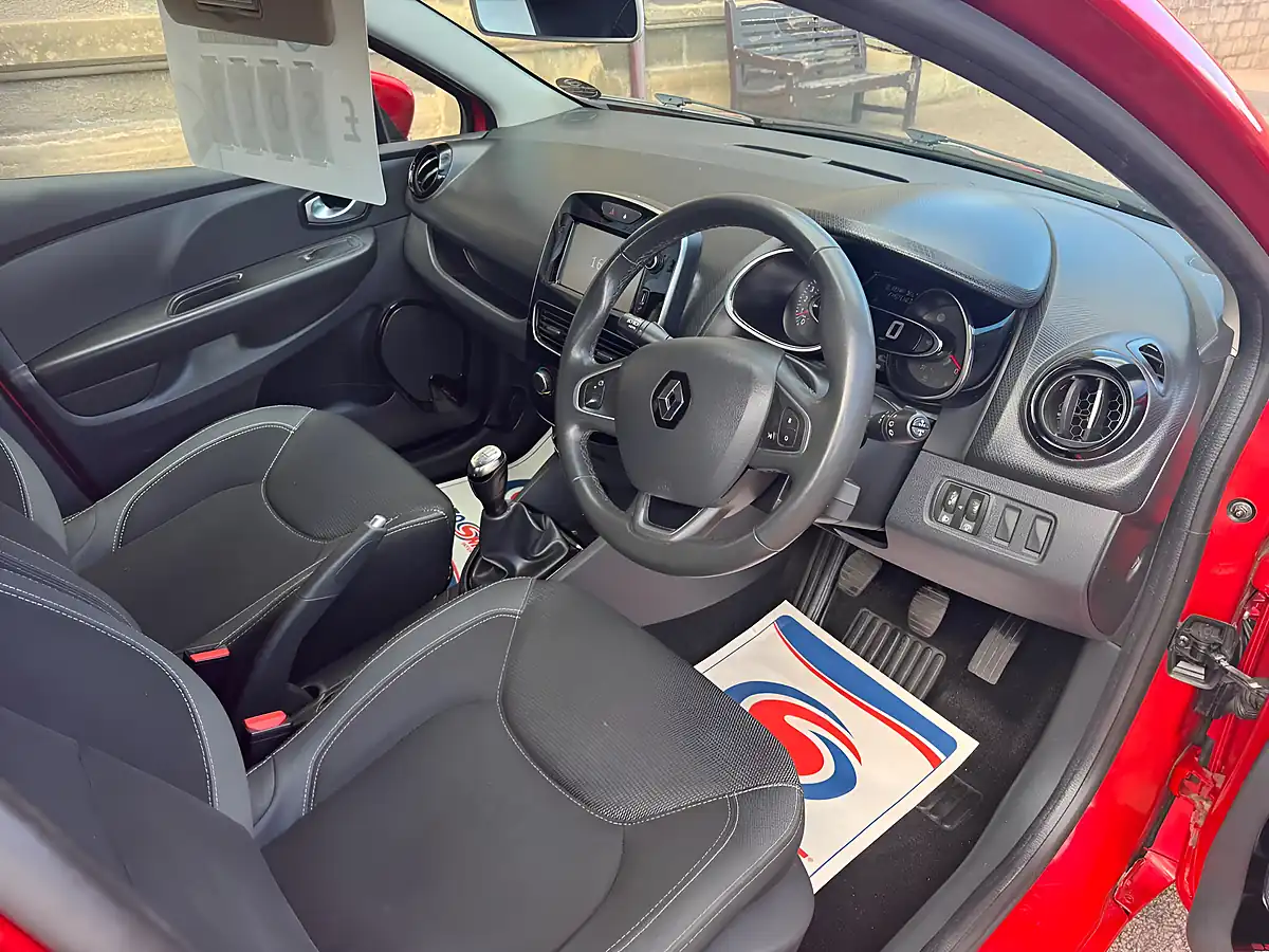 Used 2017 Renault Clio Dynamique Nav Red - Interior and Exterior details 15