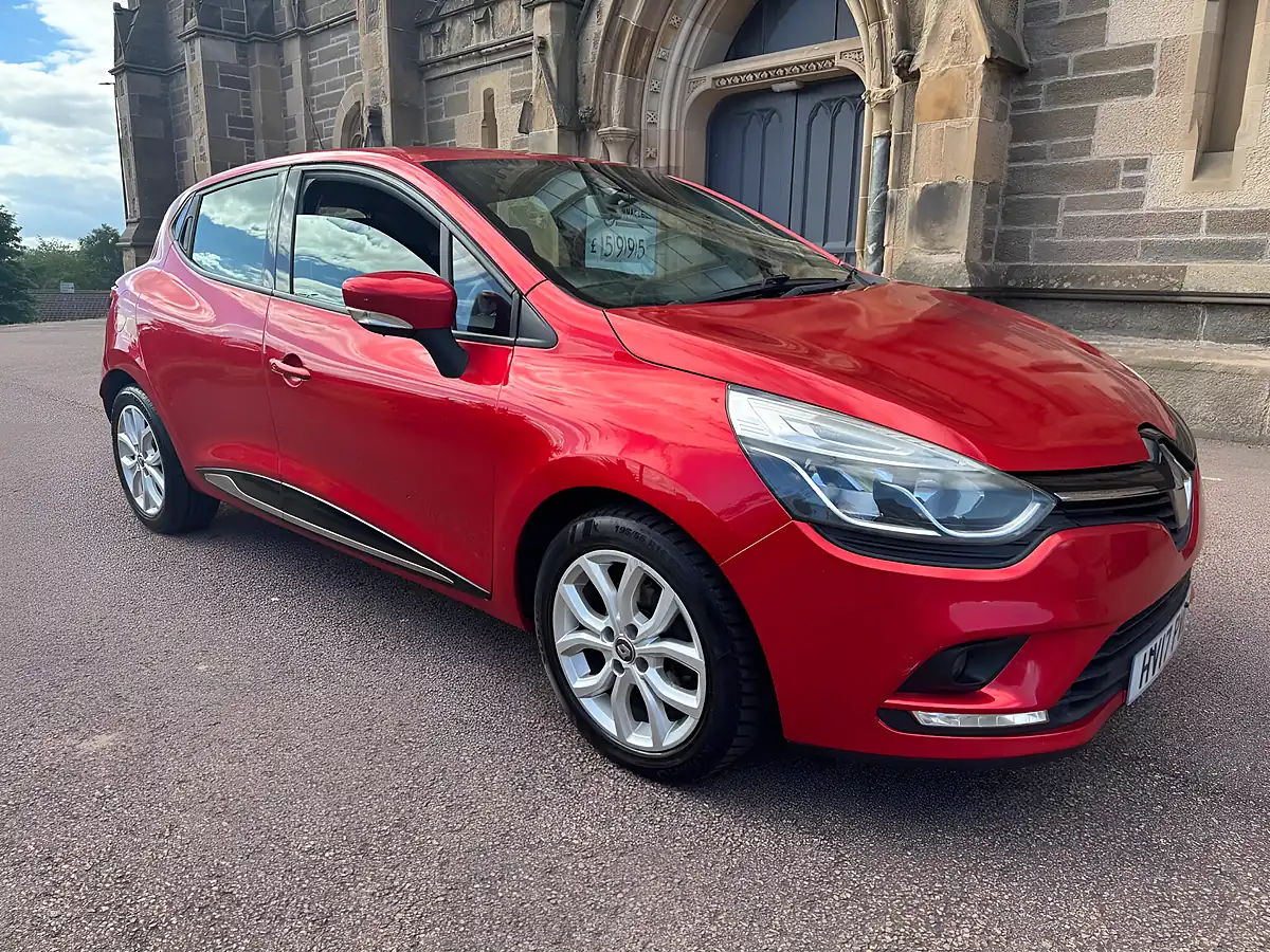 Used 2017 Renault Clio Dynamique Nav Red - Interior and Exterior details 2