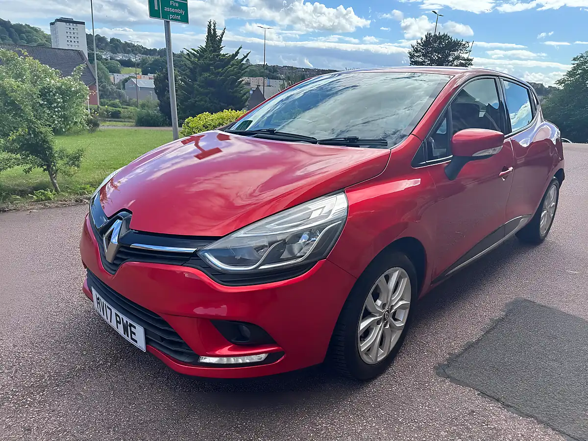Used 2017 Renault Clio Dynamique Nav Red - Interior and Exterior details 3