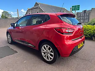 Used 2017 Renault Clio Dynamique Nav Red - Interior and Exterior details 4