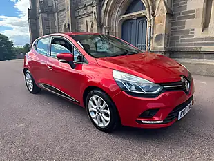 Used 2017 Renault Clio Dynamique Nav Red - Interior and Exterior details 6