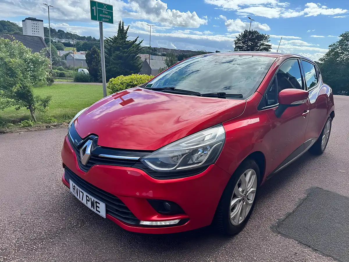 Used 2017 Renault Clio Dynamique Nav Red - Interior and Exterior details 7