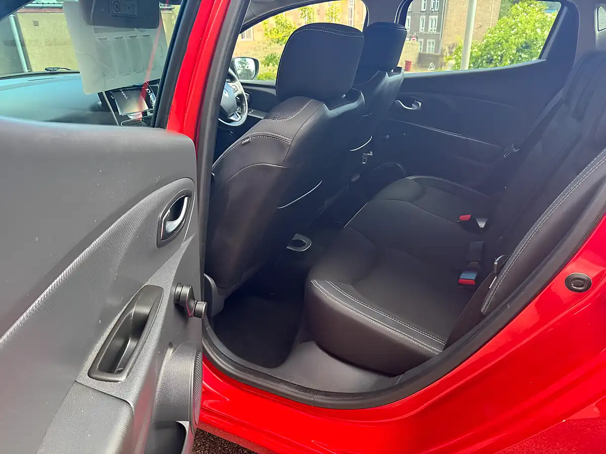 Used 2017 Renault Clio Dynamique Nav Red - Interior and Exterior details 9