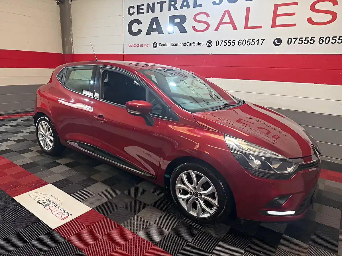 Used 2017 Renault Clio Dynamique Nav Red - Front View