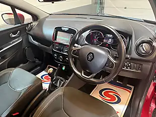 Used 2017 Renault Clio Dynamique Nav Red - Interior and Exterior details 10