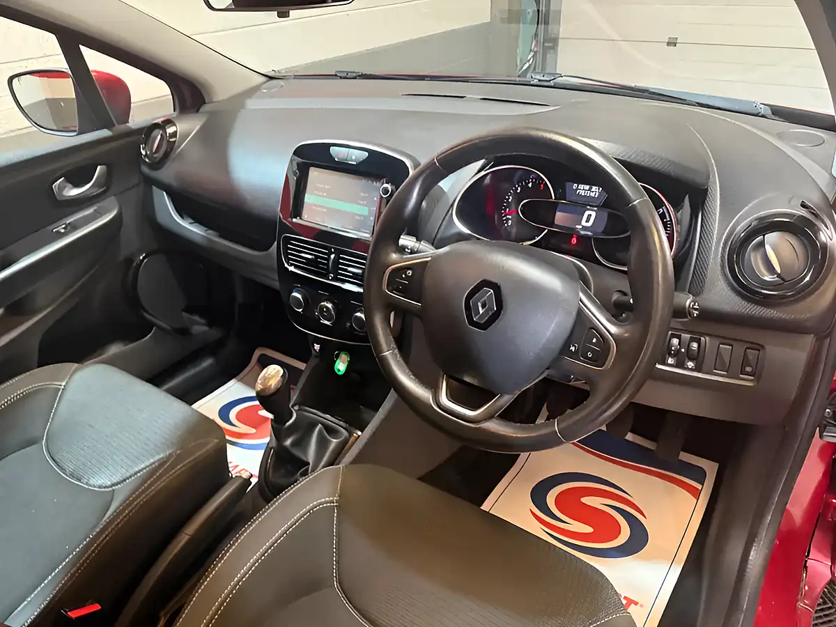 Used 2017 Renault Clio Dynamique Nav Red - Interior and Exterior details 10