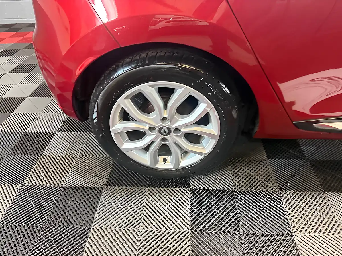Used 2017 Renault Clio Dynamique Nav Red - Interior and Exterior details 14