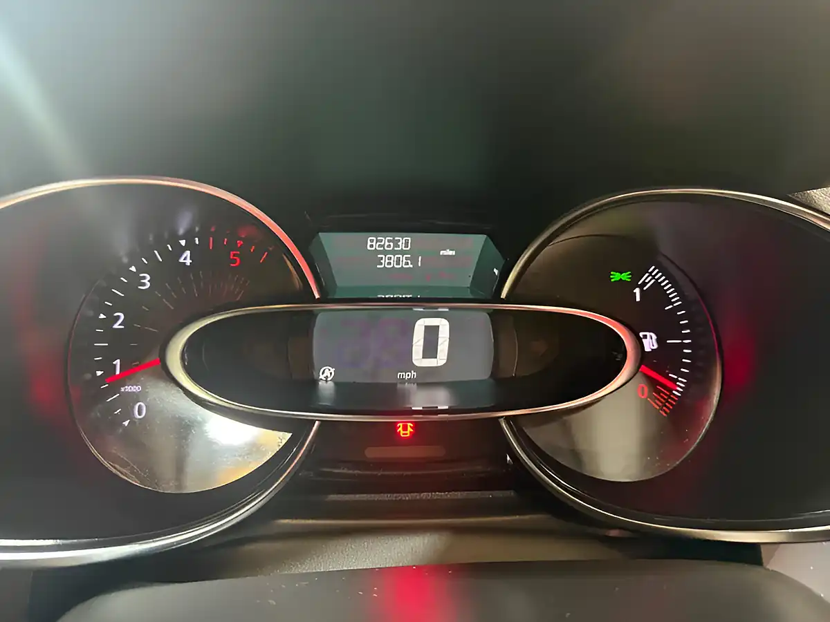 Used 2017 Renault Clio Dynamique Nav Red - Interior and Exterior details 17