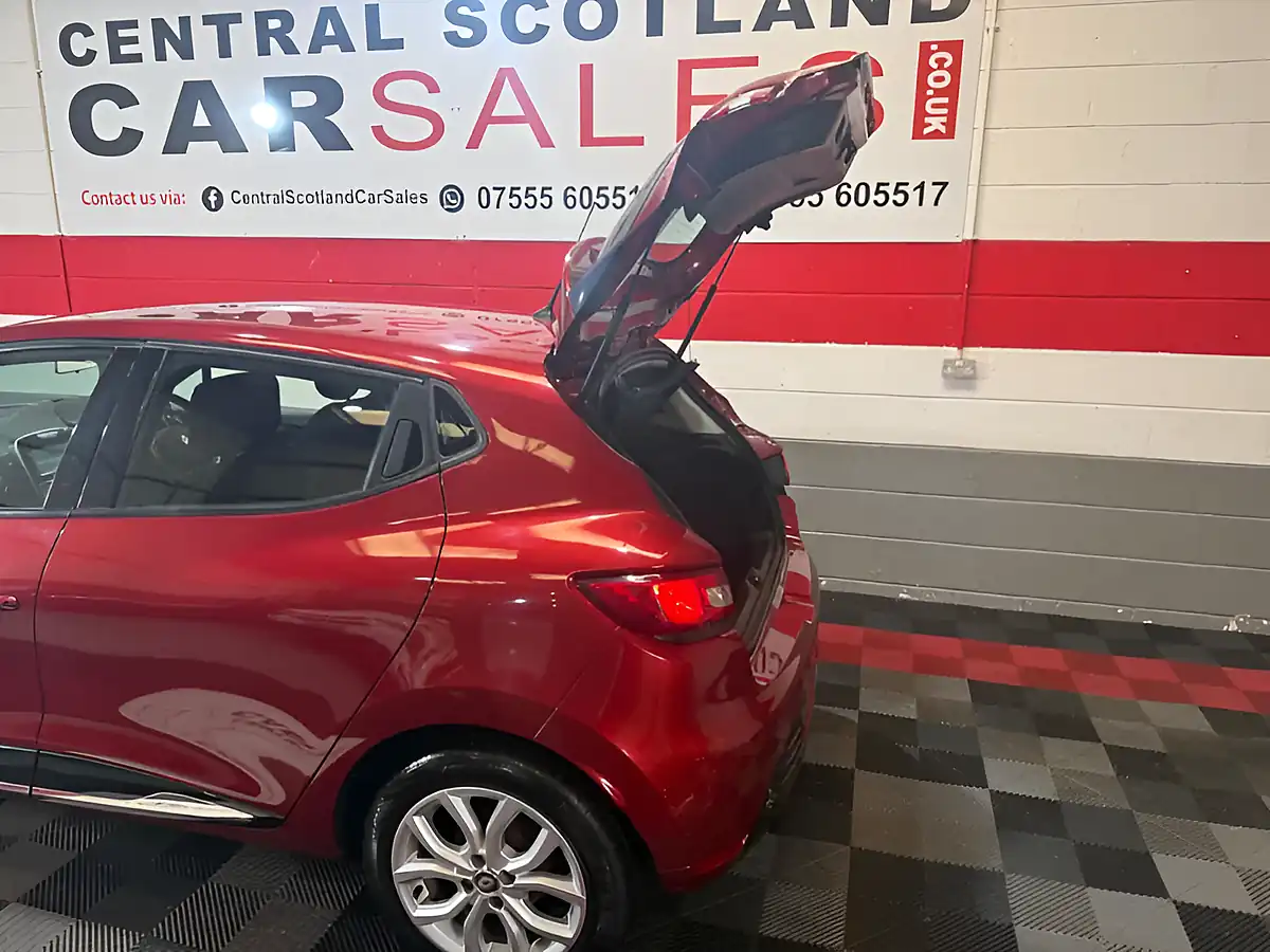Used 2017 Renault Clio Dynamique Nav Red - Interior and Exterior details 19