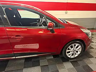 Used 2017 Renault Clio Dynamique Nav Red - Interior and Exterior details 4