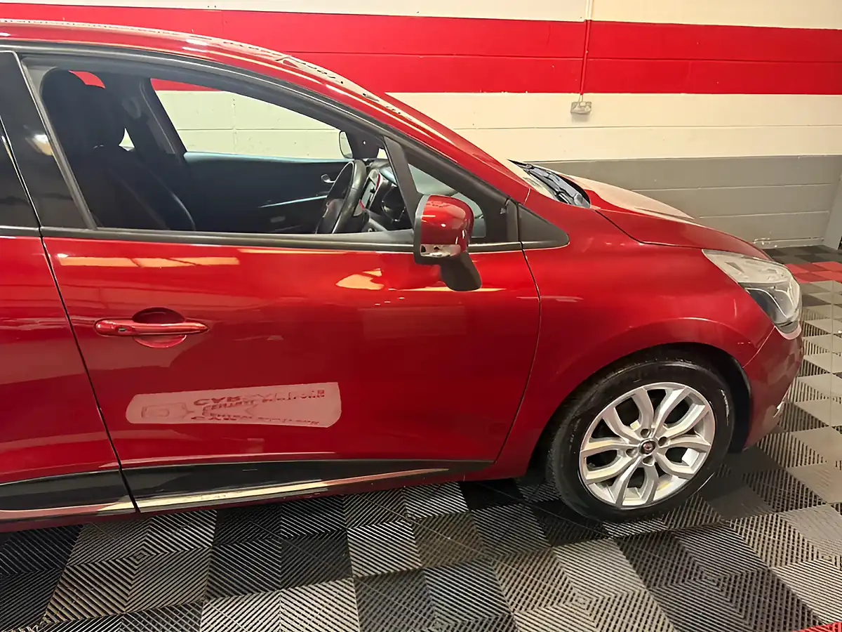 Used 2017 Renault Clio Dynamique Nav Red - Interior and Exterior details 4