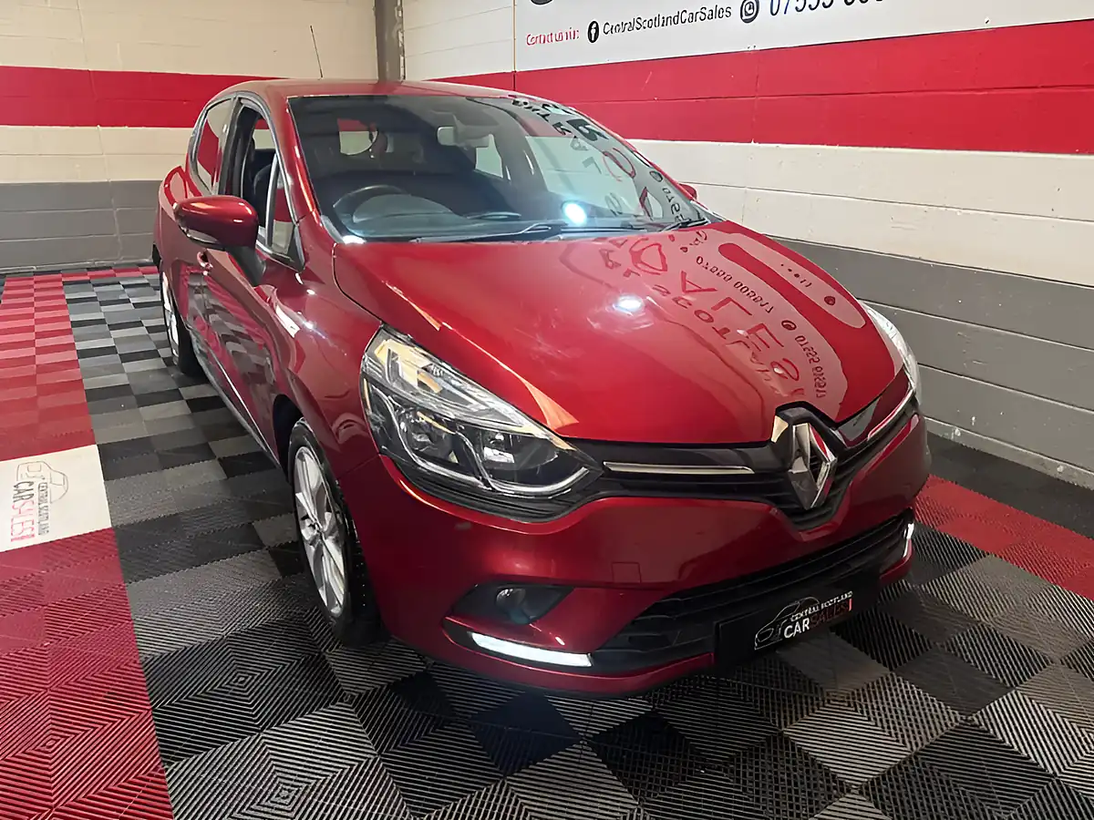 Used 2017 Renault Clio Dynamique Nav Red - Interior and Exterior details 5