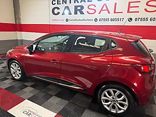 Used 2017 Renault Clio Dynamique Nav Red - Interior and Exterior details 8