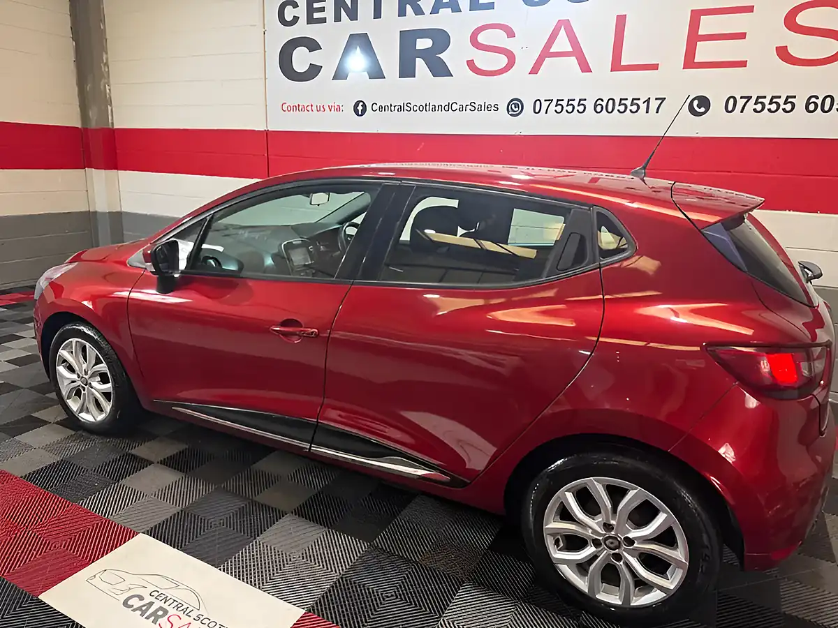 Used 2017 Renault Clio Dynamique Nav Red - Interior and Exterior details 8
