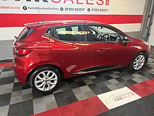 Used 2017 Renault Clio Dynamique Nav Red - Interior and Exterior details 9