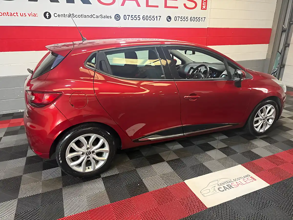 Used 2017 Renault Clio Dynamique Nav Red - Interior and Exterior details 9