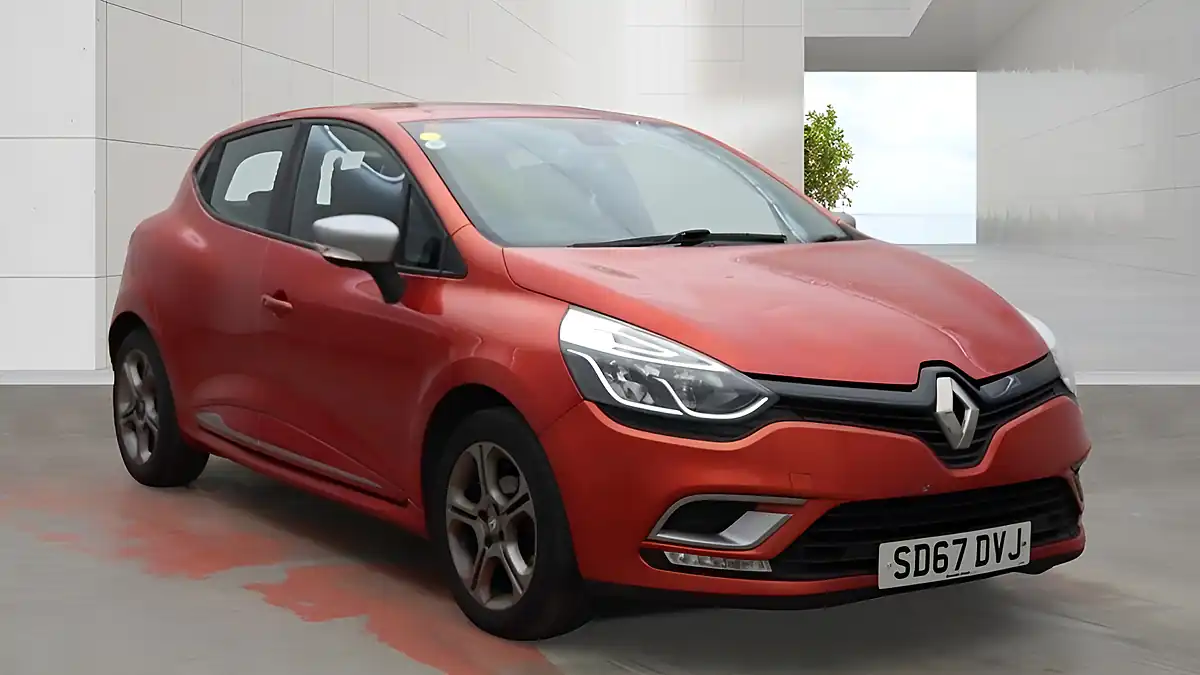 Used 2017 Renault Clio Dynamique Nav Red - Front View