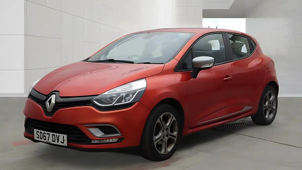 Used 2017 Renault Clio Dynamique Nav Red - Interior and Exterior details 2